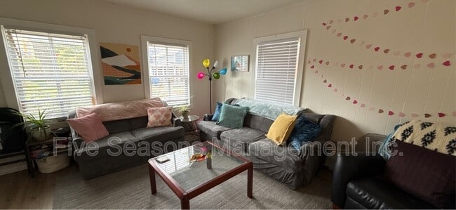 Building Photo - 48 Murray St