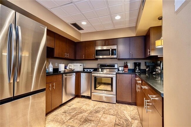 Building Photo - 320 Fort Duquesne Blvd