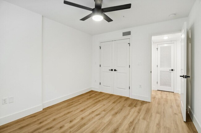 Building Photo - Welcome to San Marco Sq Apartments - NOW OFFERING a 1 bedroom apartment in a vibrant, pet-friendl...