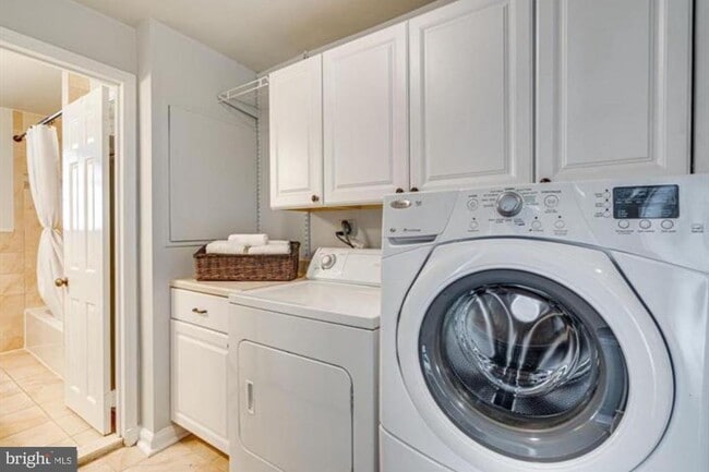 Building Photo - 4224 32nd St S