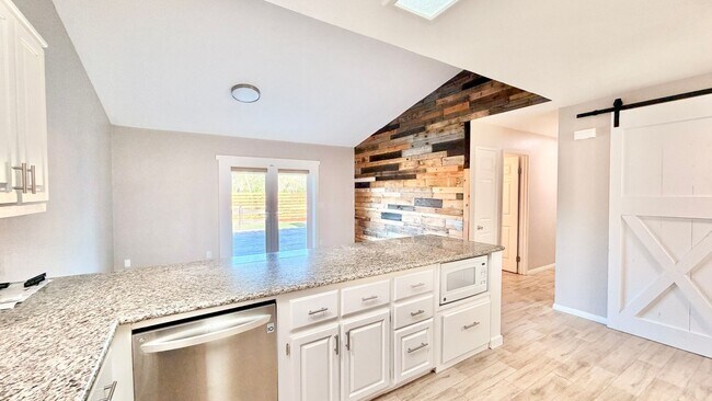 Building Photo - Wonderful Single-Story Home in the Darling Lake Rancho Viejo HOA Community of Fallbrook!