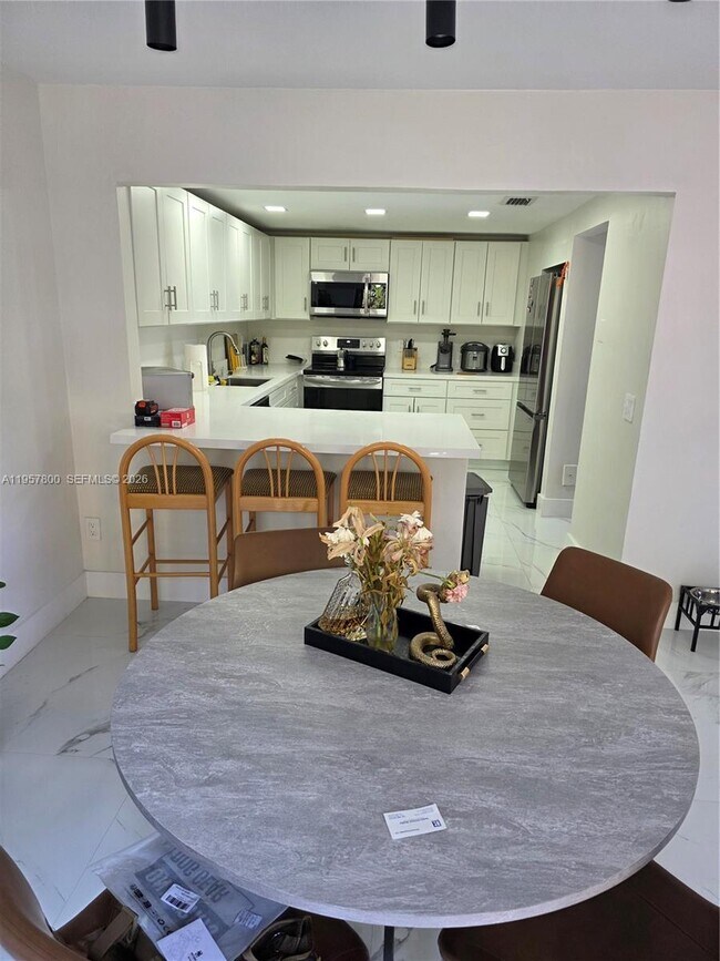 Building Photo - 6904 SW 114th Pl