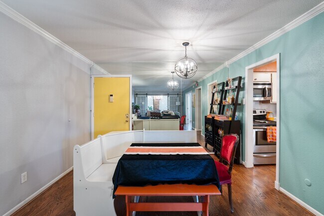 Building Photo - 7575 Katy Fwy