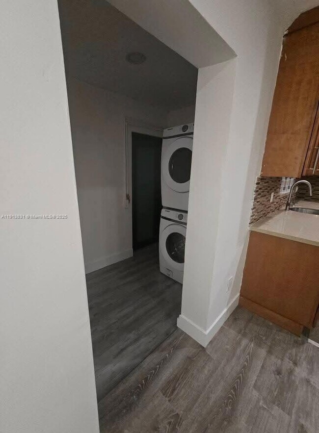 Building Photo - 425 NE 109th St