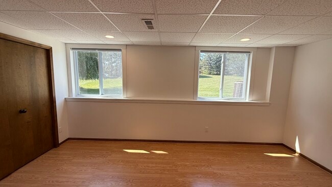 Building Photo - 2057 Eastcastle Dr SE