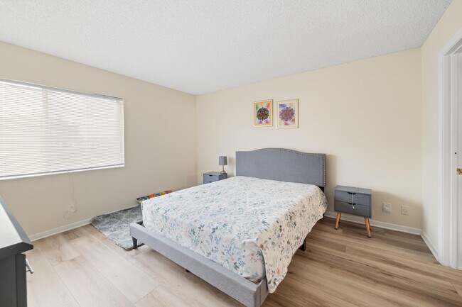 Building Photo - 112 Lake Pine Cir