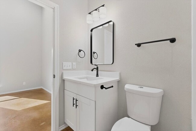 Building Photo - 1471 W Kaufman St