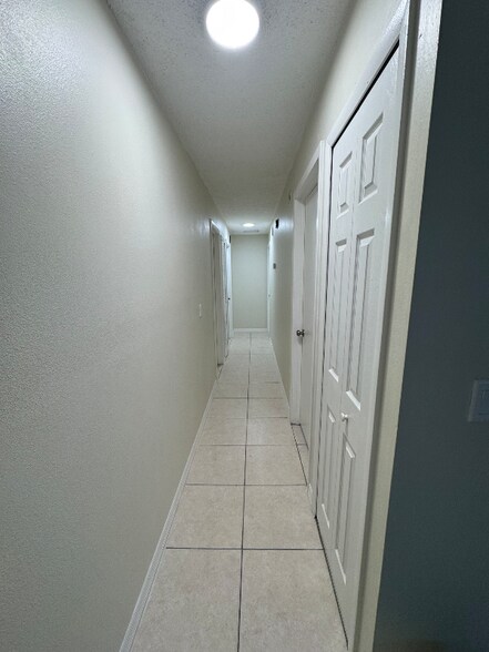 Building Photo - 1110 Outlook Dr