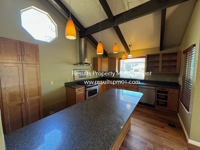 Building Photo - Rustic Rocklin 3 Bed Home
