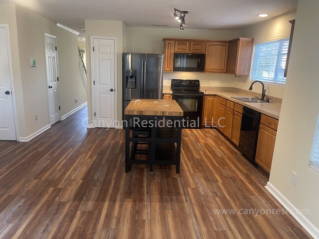 Building Photo - 500 Rockbridge Dr