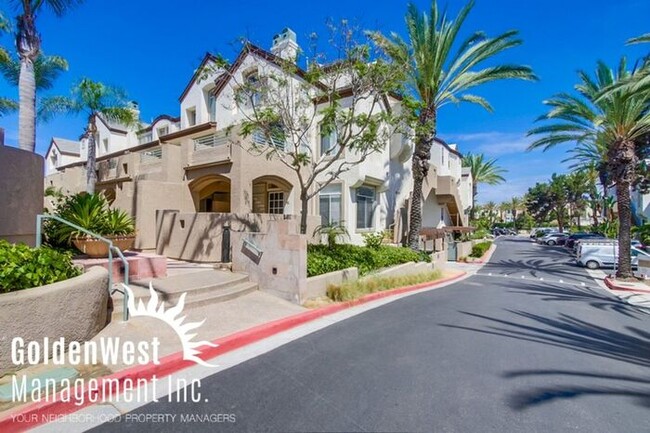 Building Photo - Elegant Dual Master 2Bdm 2.5Ba Townhome in...