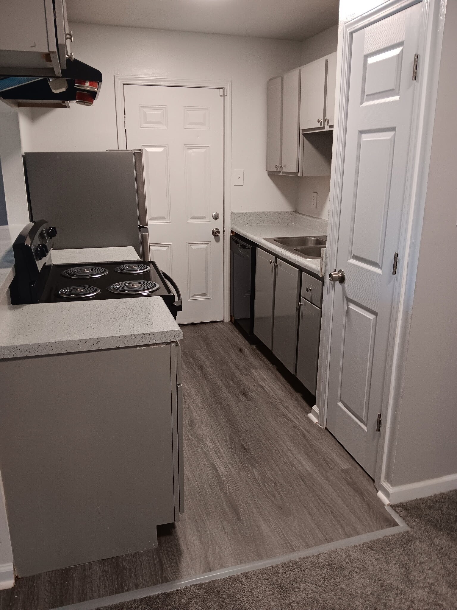 1Bd renovated kitchen - Pinetree Place Apartments