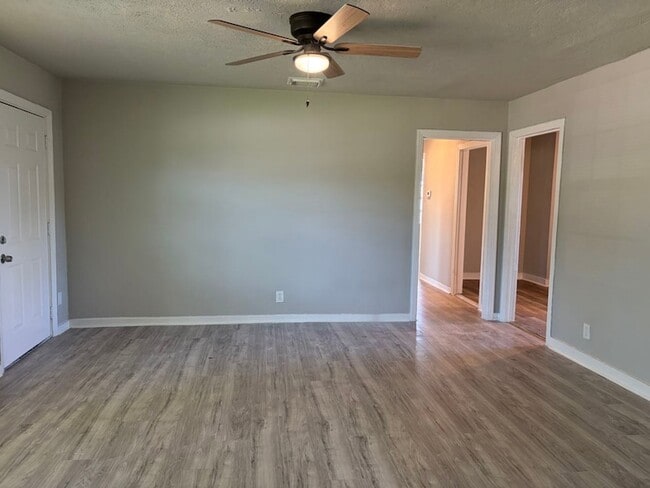 Building Photo - 5962 Belarbor St