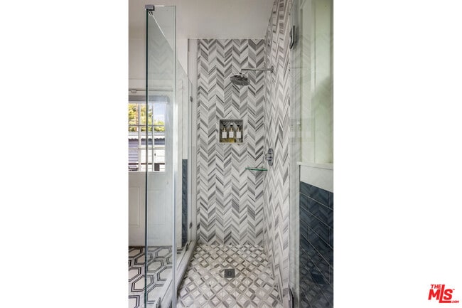 Building Photo - 201 S Ave 55