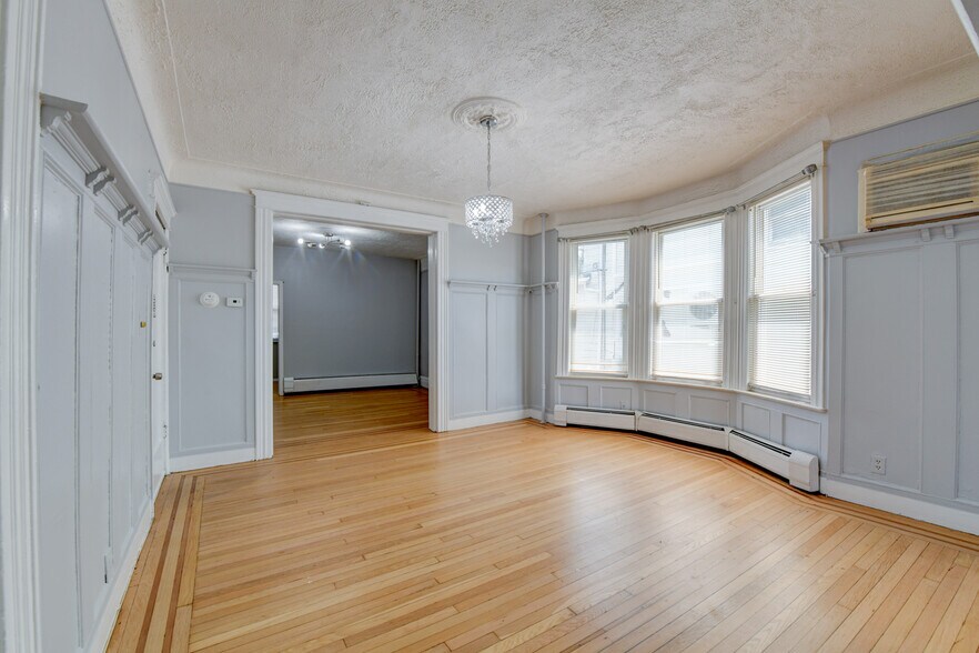Building Photo - 433 74th St