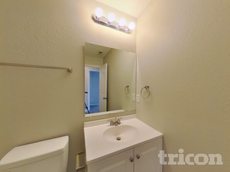 Building Photo - 9546 Gull Lake Dr