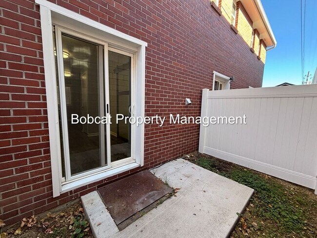 Building Photo - 2590 N Carson St