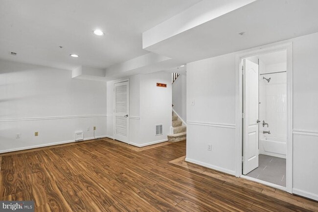 Building Photo - 417 Winding Rose Dr