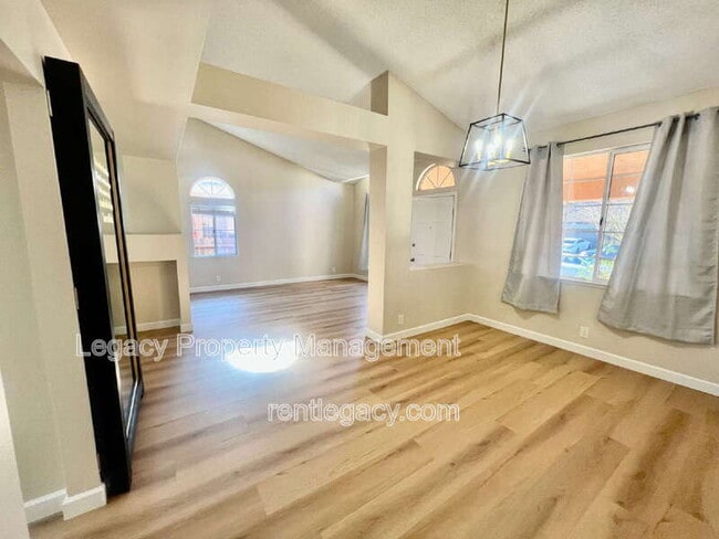 Building Photo - 413 Donaldson Ct