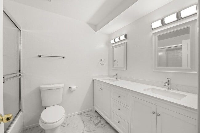 Building Photo - Recently Renovated Home