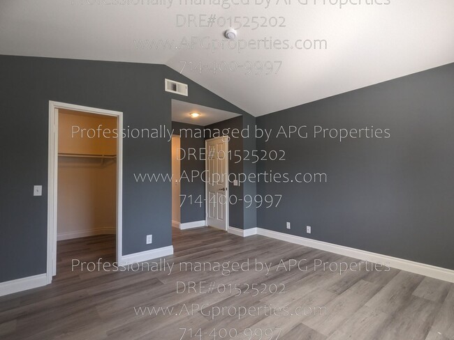 Building Photo - 3519 E Balmoral Dr