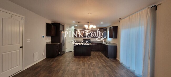 Building Photo - 9527 Desert Lily Cir