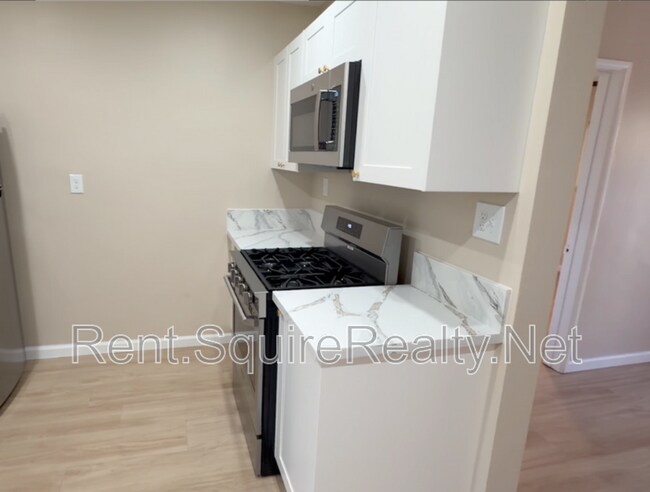 Building Photo - 936 W Foothill Blvd