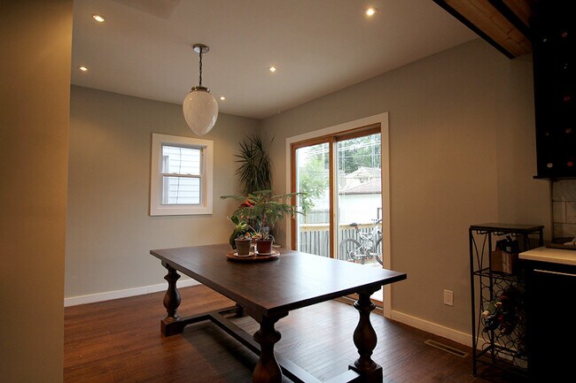 Building Photo - 2970 S Clement Ave