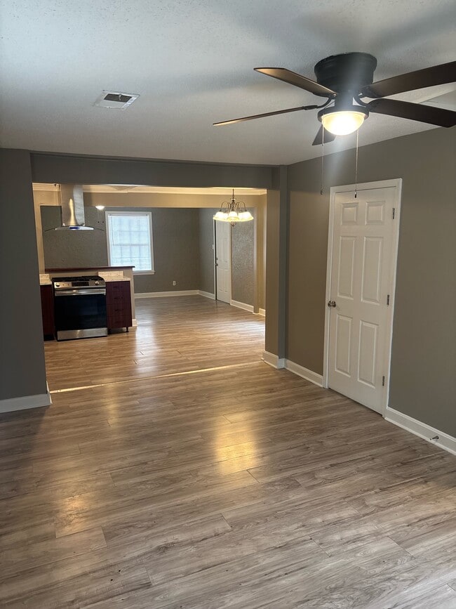 Building Photo - 1495 Marianna St