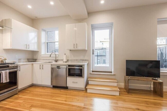 Building Photo - 666 Massachusetts Ave