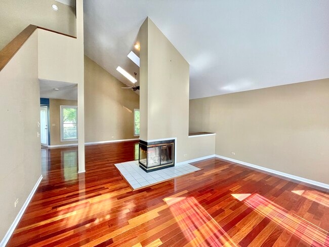 Building Photo - 2250 Lakeside Dr
