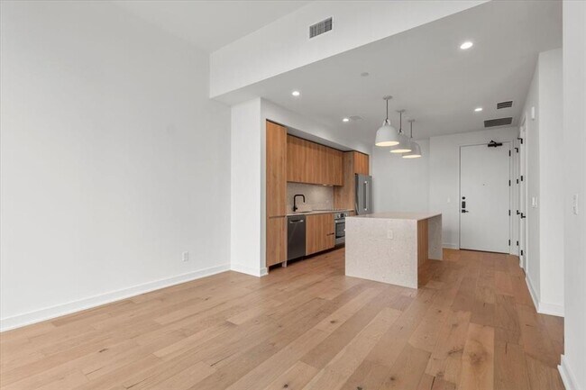 Building Photo - 84 East Ave