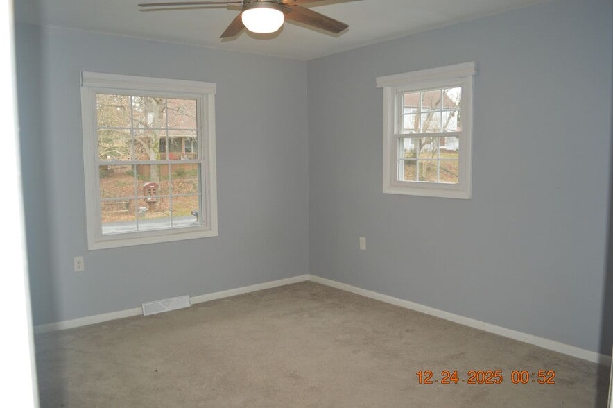 Building Photo - 1636 Gibbons Rd