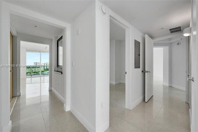 Building Photo - 19400 Turnberry Way