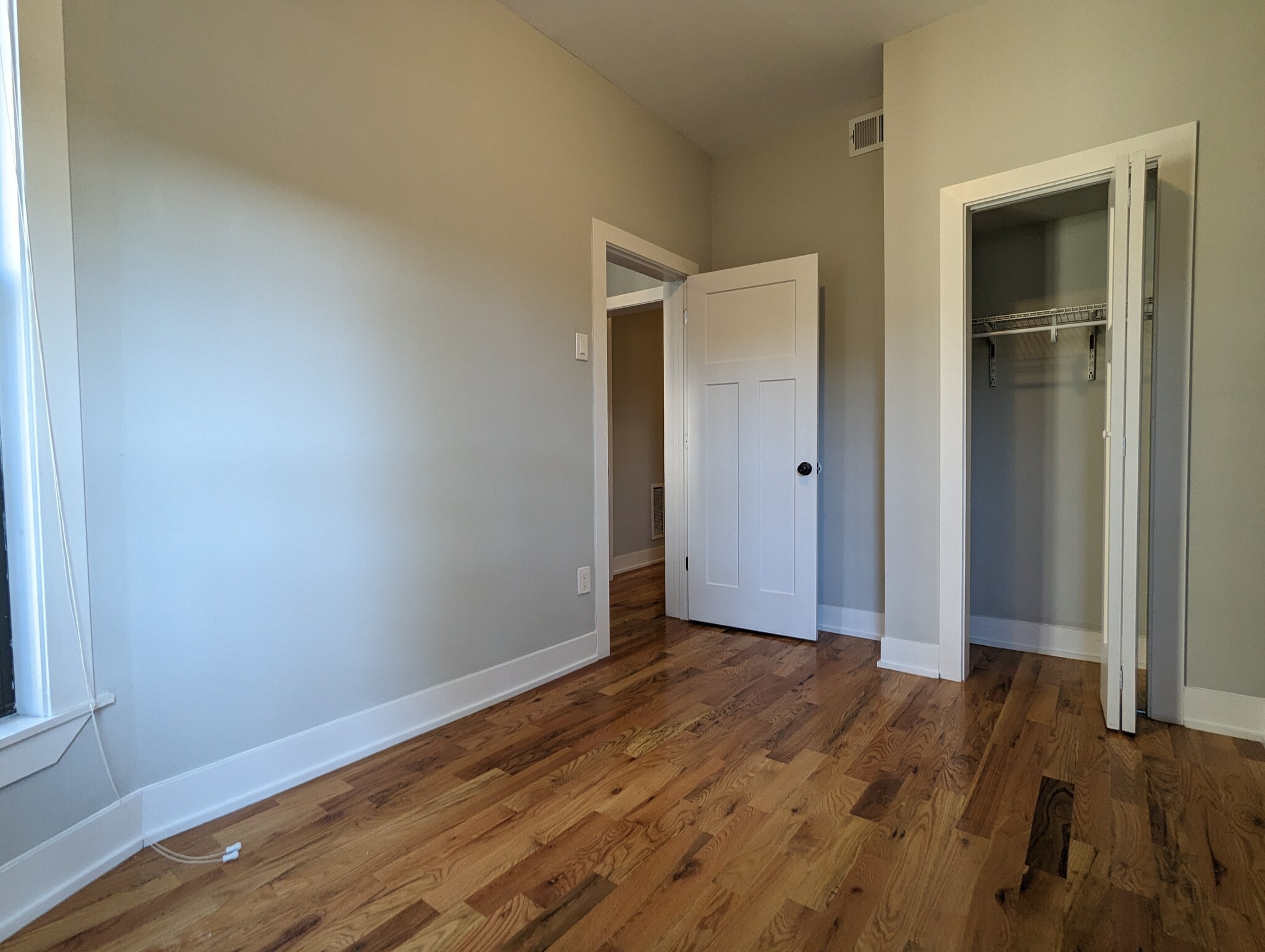 Building Photo - 625 W Oakdale Ave