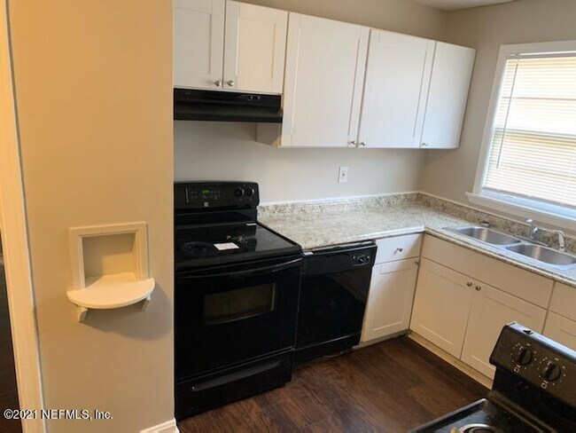 Building Photo - 539 W 23rd St