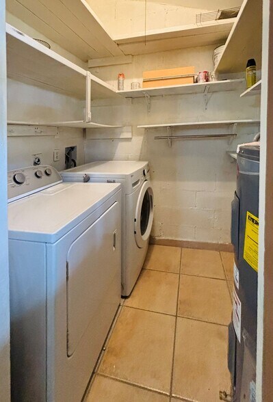 Building Photo - 1207 E Townley Ave