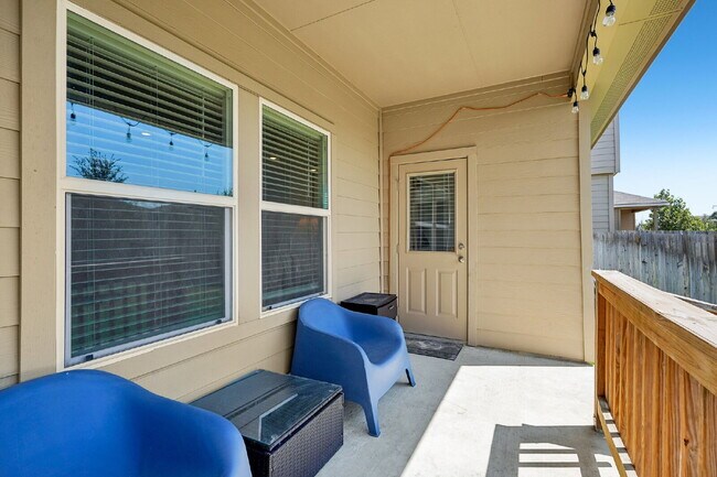 Building Photo - "Rent to Own this Charming 3-Bed Oasis with 18 month lease!*"