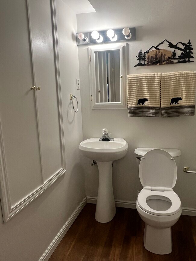 Building Photo - 7898 N Sparrowhawk Cir