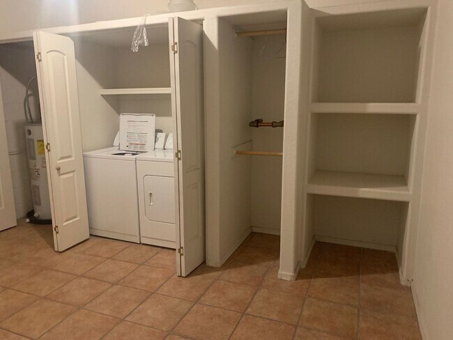 Building Photo - 2 Bedroom - 2 Bath - Garage - 940 Sq. Ft. Condo Tempe Town Lake Condos