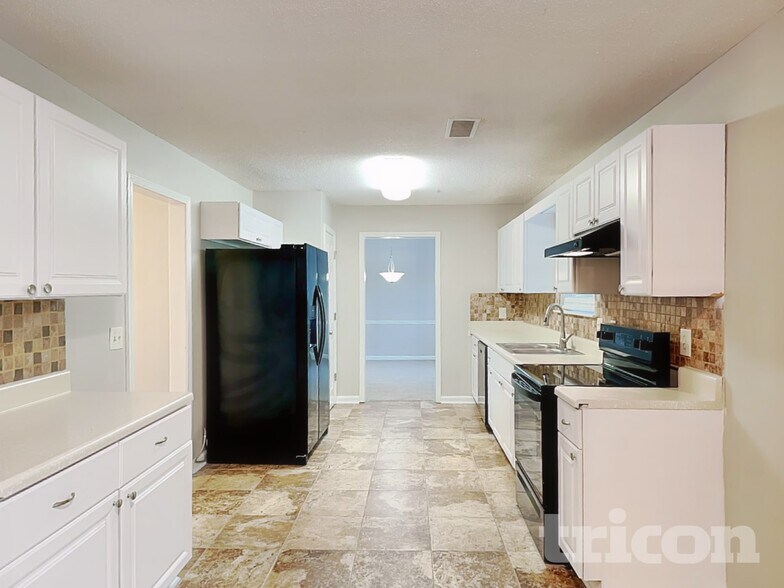 Building Photo - 2198 Colony Dr