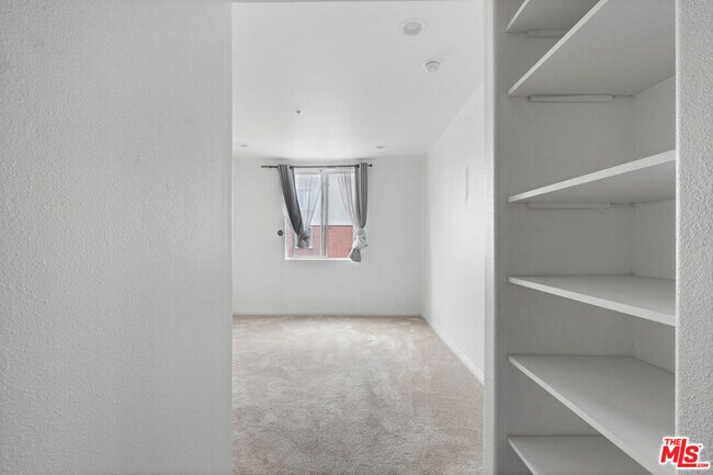 Building Photo - 3740 Santa Rosalia Dr