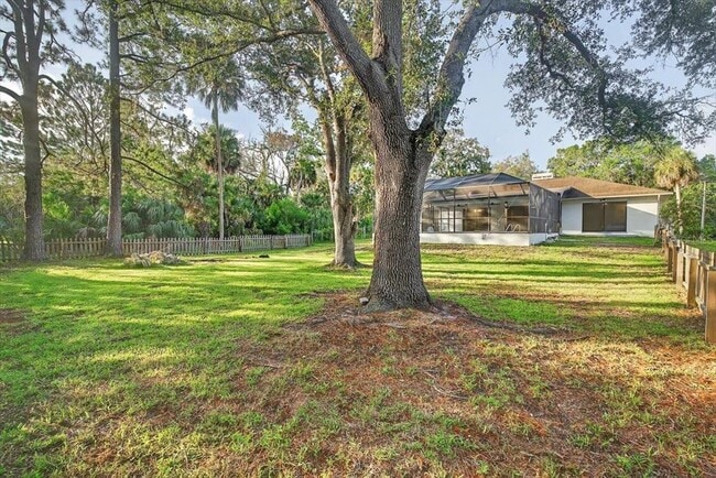 Building Photo - 11755 W Fisherman Ln