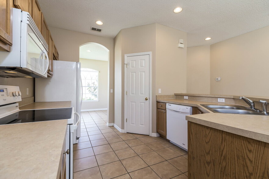 Building Photo - 1342 Sun Meadow Dr