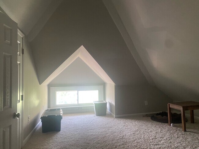 Building Photo - 1611 Clarewood Ave