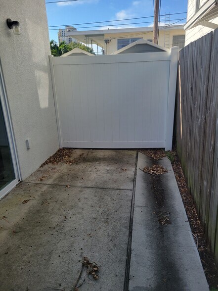 Building Photo - 114 8th Ave N