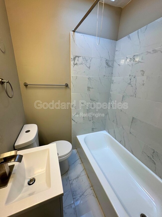 Building Photo - 2438 Druid Park Dr