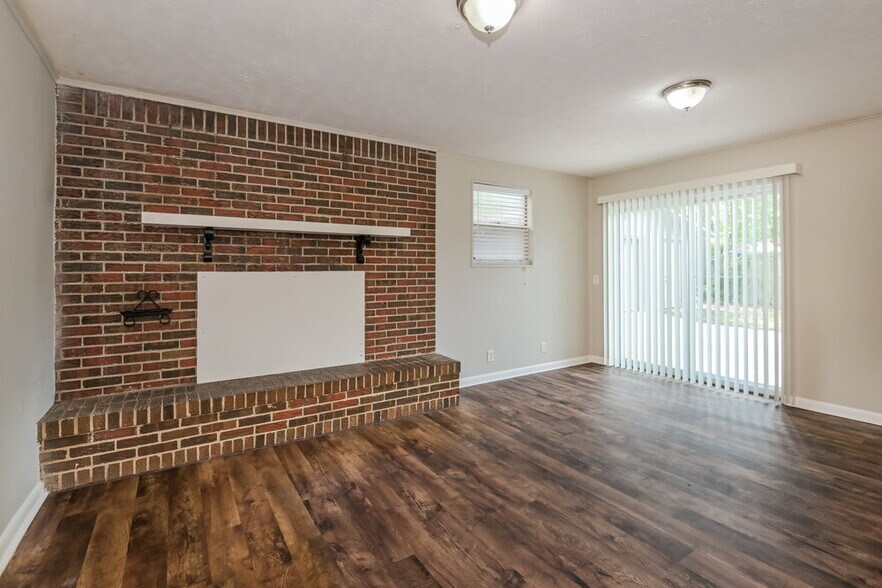 Building Photo - 2219 Limoges Dr E