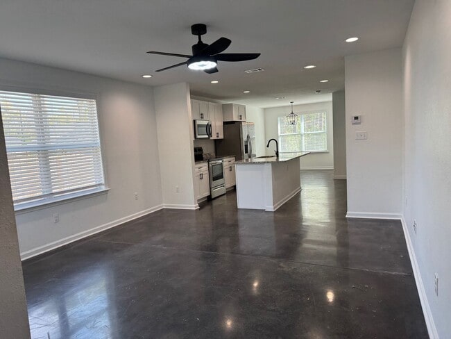 Building Photo - Attention to Detail Sets this 3/2 Rental Apart in Wakulla