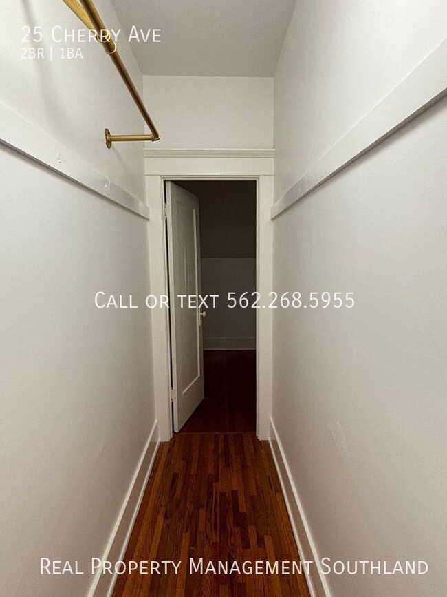 Building Photo - Beautiful 2 Bedroom 1 Bath available now i...